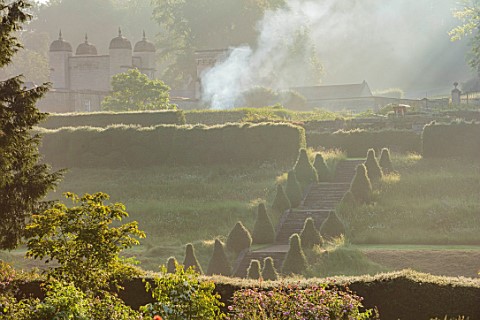 EASTON_WALLED_GARDEN_LINCOLNSHIRE_VIEW_OF_THE_HOUSE_FROM_THE_WALLED_GARDEN_IN_THE_MORNING_MIST_FOG_W