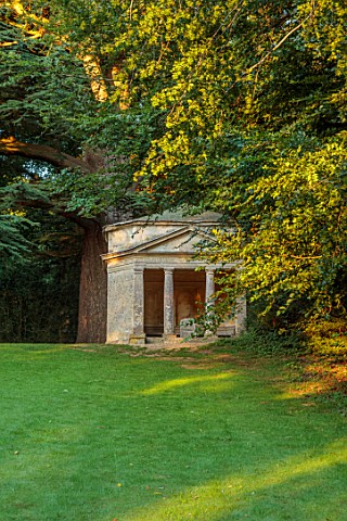 ROUSHAM_OXFORDSHIRE_TOWNSENDS_TEMPLE_TEMPLE_OF_ECHO_WILLIAM_KENT