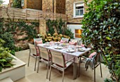 SMALL TOWN, CITY GARDEN DESGNED BY ALASDAIR CAMERON, LONDON: DINING TABLE AND CHAIRS, PATIO, TERRACE, WALLS, HYDRANGEAS, SMALL, TOWN, CITY, FORMAL, GARDEN