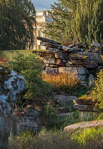 CHATSWORTH_DERBYSHIRE_DESIGN_TOM_STUARTSMITH_PAXTONS_ROCK_GARDEN_WITH_VIEW_TO_CHATSWORTH_HOUSE_BEYON