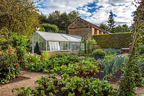 ROCKCLIFFE_GLOUCESTERSHIRE_POTAGER_VEGETABLE_KITCHEN_GARDEN_COUNTRY_HEDGES_HEDGING_PATH_ARCH_DAHLIAS