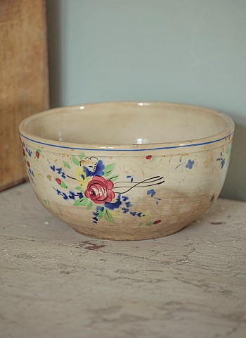 PEAR_TREE_COTTAGE_OXFORDSHIRE_MASTER_BEDROOM_PAINTED_VINTAGE_CERAMIC_FRENCH_BOWL