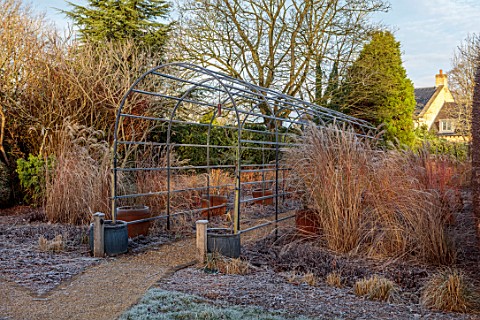 THE_OLD_RECTORY_QUINTON_NORTHAMPTONSHIRE_DESIGNER_ANOUSHKA_FEILER_FROST_FROSTY_WINTER_JANUARY_METAL_