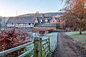 THE HYDE, HEREFORDSHIRE: WINTER, FROST, JANUARY, VIEW DOWN THE MAIN DRIVE