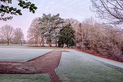 ROUSHAM_OXFORDSHIRE_JANUARY_FROST_FROSTY_WINTER_LAWN_DAWN_SUNRISE_LAWN_LION_AND_HORSE_SCULPTURE_BY_S