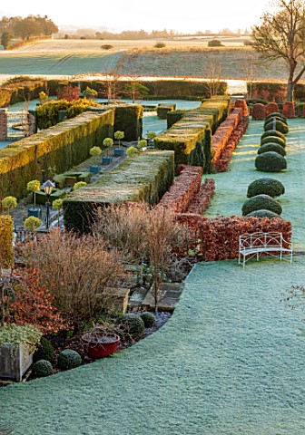 LOWER_BOWDEN_MANOR_BERKSHIRE_WINTER_FROST_FROSTY_JANUARY_VIEW_FROM_HOUSE_OVER_FORMAL_GARDEN_LAWN_BEE