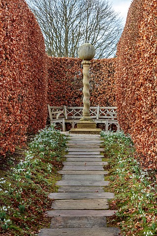 YORK_GATE_LEEDS_THE_ALLEE_VIEW_ALONG_PATH_TO_STONE_TWIST_SCULPTURE_AND_WOODEN_BENCHES_BEECH_HEDGES_H