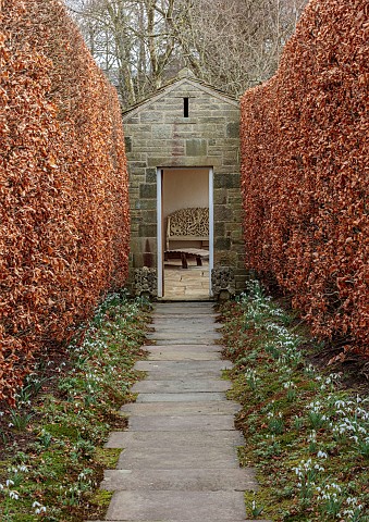 YORK_GATE_LEEDS_THE_ALLEE_VIEW_ALONG_PATH_TO_SUMMER_HOUSE_GARDEN_BUILDING_BEECH_HEDGES_HEDGING_FOCAL