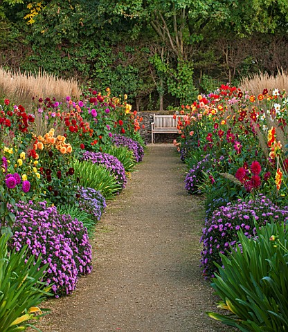 ASTON_POTTERY_OXFORDSHIRE_PATH_WOODEN_BENCH_SEAT_DAHLIAS_GRASSES_BORDERS_SUMMER
