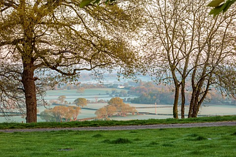 MORTON_HALL_WORCESTERSHIRE_VIEW_WEST_ACROSS_SEVERN_VALLEY_MORNING_LIGHT_BORROWED_LANDSCAPE