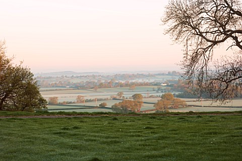 MORTON_HALL_WORCESTERSHIRE_VIEW_WEST_ACROSS_SEVERN_VALLEY_MORNING_LIGHT_BORROWED_LANDSCAPE