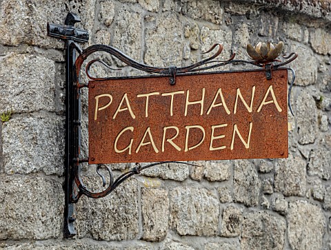 PATTHANA_GARDEN_IRELAND_METAL_SIGN_FOR_PATTHANA_GARDEN_OUTSIDE_THE_HOUSE_ORNAMENT
