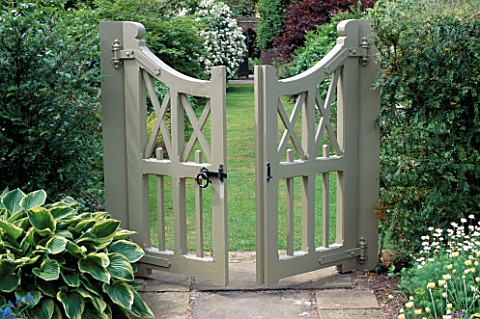 THE_GATE_LEADING_INTO_ALICES_GARDEN_AT_WOLLERTON_OLD_HALL__SHROPSHIRE
