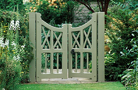 GATE_INTO_ALICES_GARDEN_AT_WOLLERTON_OLD_HALL__SHROPSHIRE