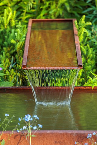 DESIGNER_JAMES_SCOTT_THE_GARDEN_COMPANY_WATER_FEATURE_FOUNTAIN_METAL_SPRING_MAY
