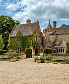 HAM COURT, OXFORDSHIRE: THE MAIN ENTRANCE TO THE HOUSE