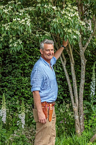 CHELSEA_2022_PERENNIAL_GARDEN_WITH_LOVE_BY_RICHARD_MIERS_RICHARD_MEIRS