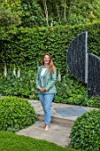 CHELSEA 2022: PERENNIAL GARDEN, WITH LOVE, BY RICHARD MIERS: GARDEN DESIGNER VICKIE PEASE-COX