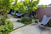 DESIGNER MATT KEIGHTLEY GARDEN, LONDON: SMALL, TOWN, GARDEN, SUMMER, PAVING, ACERS, MAPLES, SWING SEAT, FENCES, FENCING, CHAIRS, PAVING, CONTEMPORARY, MODERN