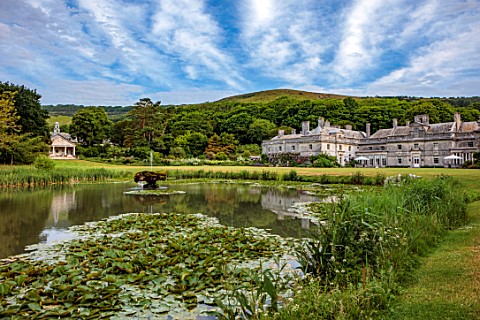 ENCOMBE_HOUSE_DORSET_WATER_FOUNTAIN_LAKE_POOL_LAWN_SUMMER_TEMPLE