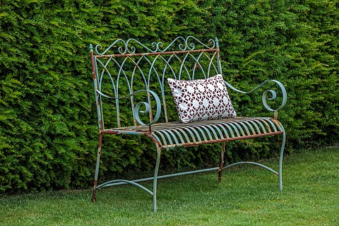ASHBROOK_HOUSE_NORTHAMPTONSHIRE_METAL_CHAIR_LAWN_CUSHIONS_BENCH_YEW_HEDGES_HEDGING