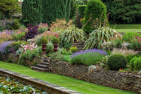 THE_SUMMERHOUSE_OXFORDSHIRE_JULY_SUMMER_CANAL_POND_POOL_WATER_GARDEN_BORDERS_TREES_WATERLILIES_STONE