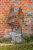 STOCKCROSS HOUSE, BERKSHIRE: METAL AND WOOD SCULPTURE BY HOUSE