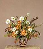 GREEN AND GORGEOUS FLOWERS, OXFORDSHIRE: FLOWER ARRANGEMENT BY RACHEL SIEGFRIED, CHRYSANTHEMUM SALMON ALLOUISE, ANEMONE X HYBRIDA WHIRLWIND, PENNISETUM KARLEY ROSE