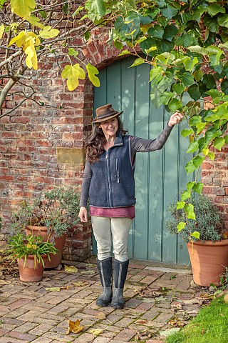 THE_LAUNDRY_GARDEN_DENBIGH_WALES_JENNY_WILLIAMS_BY_FIG_BESIDE_THE_WALLED_GARDEN_ENTRANCE_WALLS_BLUE_