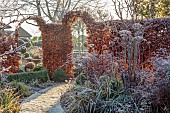 ORDNANCE HOUSE, WILTSHIRE: FROST, FROSTY, WINTER, BORDERS, BEECH, HEDGES, HEDGING, COUNTRY, GARDEN