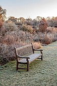 SILVER STREET FARM, DEVON: FROST, FROSTY, WINTER, LAWN, WOODEN BENCH, SEAT, SEATING, BORDERS, GRASSES, HEDGES, HEDGING