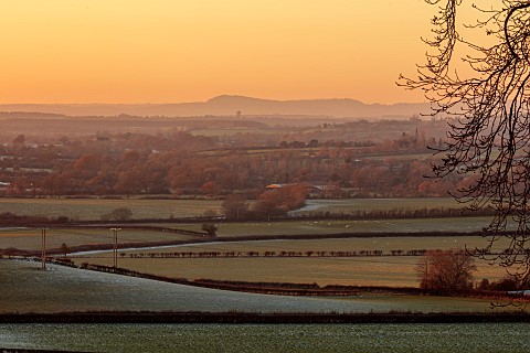 MORTON_HALL_GARDENS_WORCESTERSHIRE_WINTER_WEST_SUNSET_FROST_SNOW_TREES_BORROWED_LANDSCAPE
