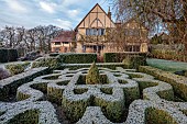 LONG BARN GARDENS, KENT: FROST, WINTER, BOX PARTERRE, HOUSE, KNOT GARDEN, CLIPPED TOPIARY BUXUS