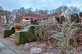 LONG BARN GARDENS, KENT: FROST, WINTER, HEDGES, HEDGING, BORDERS, CLIPPED YEW