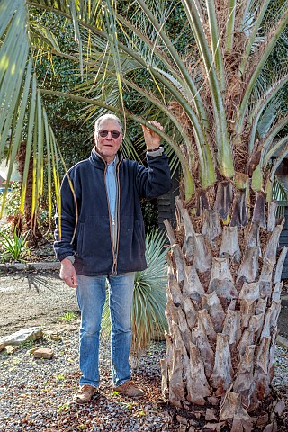THE_PALM_CENTRE_LONDON_MARCH_OWNER_MARTIN_GIBBONS_BESIDE_TWO_SPECIMENS_OF_BUTIA_ODORATA