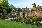 MORTON HALL GARDENS, WORCESTERSHIRE: TULIPS, SOUTH GARDEN, WALLS, WALLED GARDEN, COUNTRY, PATHS, LAWNS
