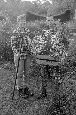 NORWELL_NURSERIES_NOTTINGHAMSHIRE_BLACK_AND_WHITE_PHOTOGRAPH_OF_OWNERS_OF_NORWELL_NURSERIES_HELEN_AN