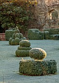 IFORD MANOR, WILTSHIRE: FROST, FROSTY, WINTER, TERRACE, ITALIANATE, HAROLD PETO, FORMAL GARDEN, KITCHEN GARDEN, LAWN, CLIPPED TOPIARY, HEDGES, HEDGING