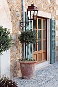 PRIVATE GARDEN ALARO, MALLORCA, DESIGNED BY MASHAMBA DESIGN: COURTYARD, WALL, TERRACOTTA CONTAINERS, DECORATIVE COBBLED FLOOR