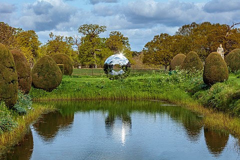 HELMINGHAM_HALL_SUFFOLK_DAVID_HARBER_SUNDIAL