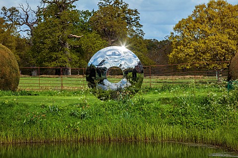 HELMINGHAM_HALL_SUFFOLK_DAVID_HARBER_SUNDIAL