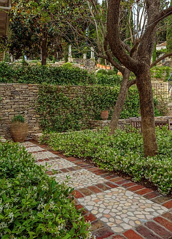 KOULOURA_CORFU_GREECE_DESIGNER_PAUL_BANGAY_DECORATIVE_COBBLED_PATH_TERRACOTTA_CONTAINER_WALLS_STAR_J