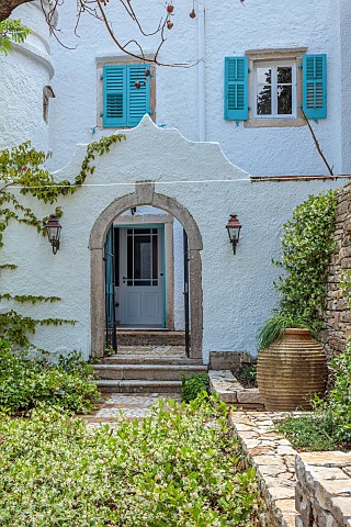 KOULOURA_CORFU_GREECE_DESIGNER_PAUL_BANGAY_OLD_ARCHWAY_STAR_JASMINE_TRACHELOSPERMUM_JASMINOIDES