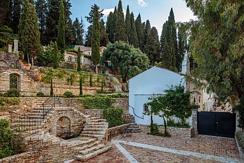 KOULOURA_CORFU_GREECE_DESIGNER_PAUL_BANGAY_COURTYARD_TERRACE_COURTYARD_WALLS_TERRACOTTA_CONTAINERS_C