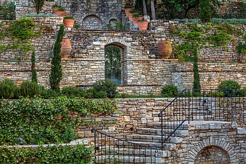 KOULOURA_CORFU_GREECE_DESIGNER_PAUL_BANGAY_COURTYARD_TERRACE_COURTYARD_WALLS_TERRACOTTA_CONTAINERS_S