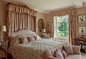 PRIORS MARSTON, WARWICKSHIRE, THE MANOR HOUSE: MASTER BEDROOM, PINK, SILK FLORAL CURTAINS, SOFT FURNISHINGS IN SHADES OF ROSE