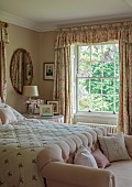 PRIORS MARSTON, WARWICKSHIRE, THE MANOR HOUSE: MASTER BEDROOM, PINK, SILK FLORAL CURTAINS, SOFT FURNISHINGS IN SHADES OF ROSE