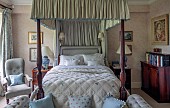 PRIORS MARSTON, WARWICKSHIRE, THE MANOR HOUSE: GUEST BEDROOM, CREAM, BLUE AND MAHOGANY, FOUR POSTER BED