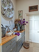 PRIORS MARSTON, WARWICKSHIRE, THE MANOR HOUSE: FLOWER ROOM OFF THE KITCHEN, FRESHLY PICKED ALLIUMS FROM THE WALLED GARDEN