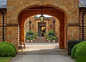 PRIORS MARSTON, WARWICKSHIRE, THE MANOR HOUSE: THE MAIN ENTRANCE DRIVE AND STEPS UP TO FRONT DOOR